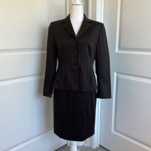 TAHARI ARTHUR S LEVINE BROWN BLACK STRIPED SKIRT SUIT - SIZE 6 PETITE